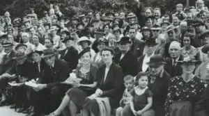 1939: Erwartungsvolle Zuschauer