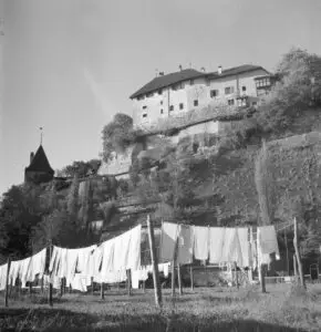 1943: Halde