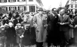 Burger Präsident Gerold Ruprecht und Lehrer E.P. Hürlimann & H. Rickli