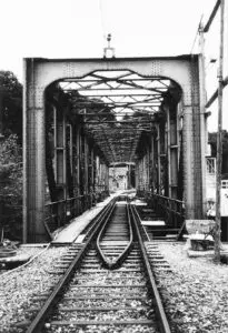 1960: Eisenbahnbrücke über die Saane