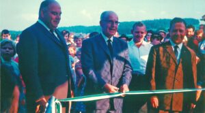 1964: Schwimmbad Eröffnung (Fritz Ellenberger, Gemeindepräsident Ernst Zaugg, Hans Rüedi)