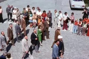Laupener Prominenz am Festumzug 1975
